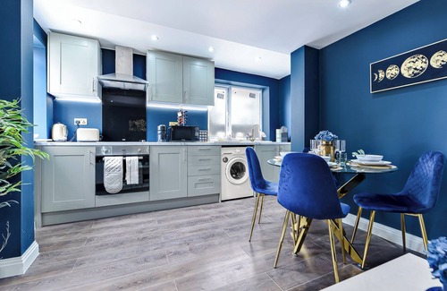 Peckham Rye House | Chic Urban Retreat: 3BR Gem in Vibrant Location