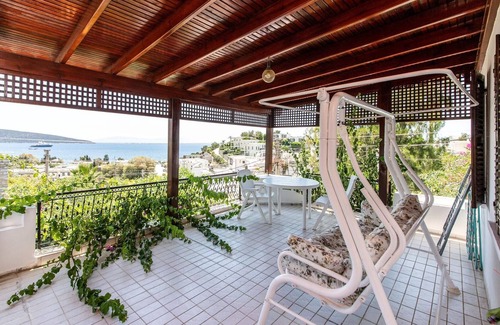 Bodrum City Center Apartment | Chic Villa w Fireplace, BBQ 5 min to Beach