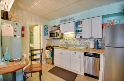 Northeast Virginia Beach Apartment | Chic Virginia Beach Retreat - Pool, Steps to Beach
