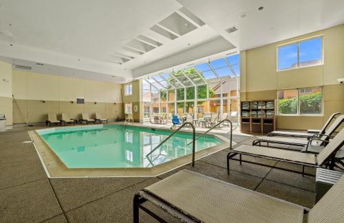 Westmont Hotel | Chicago Club Inn & Suite