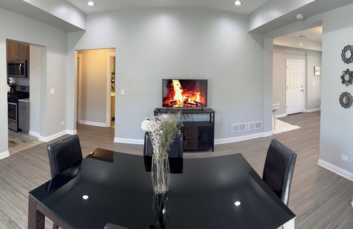 East Beverly Apartment | Chicago Furnished 2-bedroom apartment with free WiFi & heated bathroom floors!