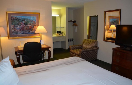 Indian Village Hotel | Chicago Lakeshore Hotel