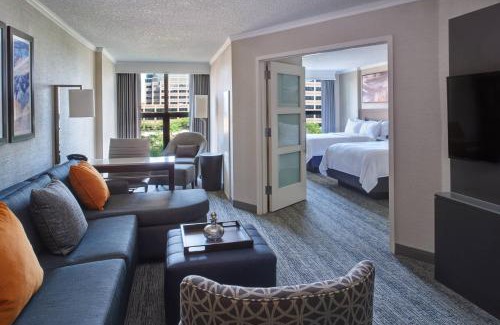 Rosemont Hotel | Chicago Marriott Suites O'Hare
