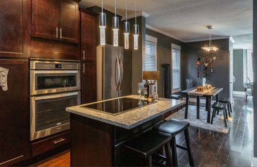 Logan Square House | Chicago’s Dickens Place flat. Beautiful 2bed trendy, In the heart of Chicago