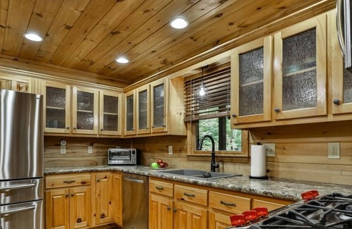 Eagle Mountain Cabin | Chicken Coop-3/3, Paved Roads, hot tub, dog friendly, FENCED, WIFI, 5 acres