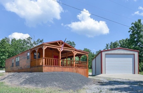 Cookson Cabin | Chicken Creek Cabin, 1 mile from Chicken Creek Boat Ramp.