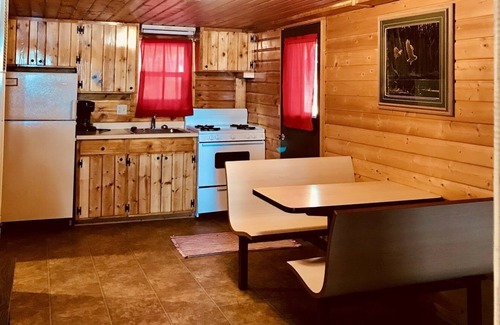 Chief Lake Cabin | Chief Lake Lodge Resort Cabin #4