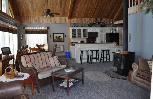 Mountain View Cabin | Chief Mountain Lodge where prairie meets the mountains. 15 min. from Waterton