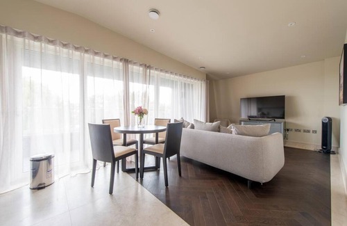Chigwell Apartment | Chigwell 1BR + Study Escape