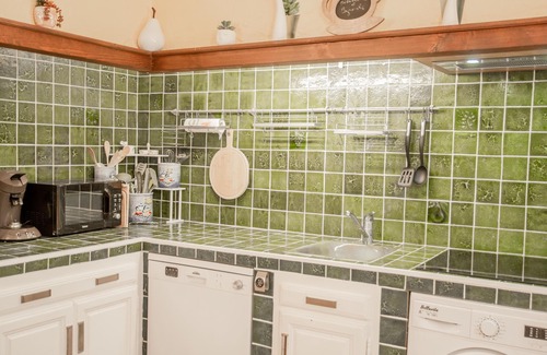 Bagnols-en-Foret House | Child-friendly holiday home with pool