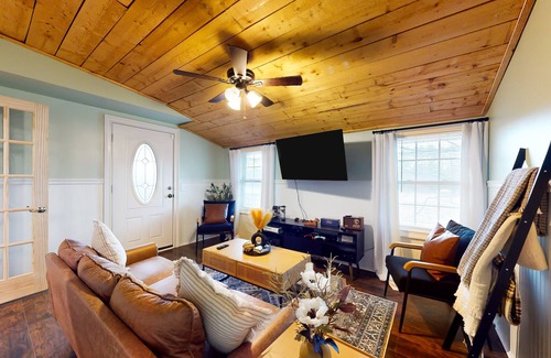 Windsor House | Child-friendly home near athletic courts & beach access - firepit, AC, and W/D