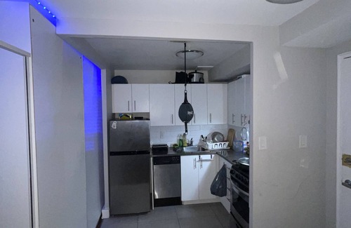Cabbagetown Apartment | Chill and peaceful apartment in Sherbourne street and Carlton street
