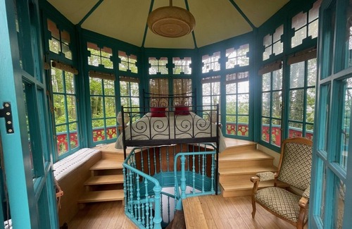 Faimes Apartment | Chinese pavilion at the château