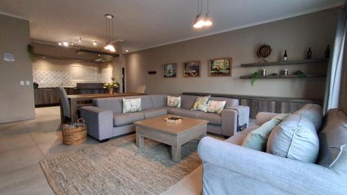 Vineta Apartment | Chinook 3 Bedroom Penthouse Apartment