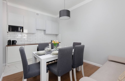 Srodmiescie Apartment | Chmielna 1/3| Bright Apartment | AC