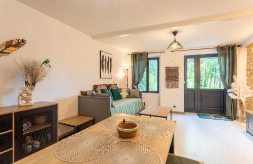 Monein House | Cholena - Domaine Helaku, Monein