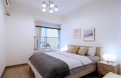 Yuzhong Apartment | Chongqing Yuzhong·Liziba Station· Locals Apartment 00169360