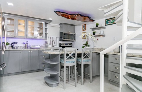 Barbican Apartment | Choose To Be Happy @ The Seville #E3 [2-Bedroom]