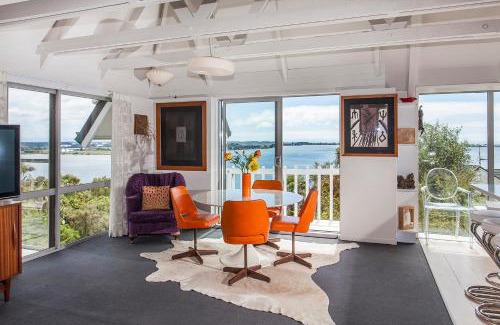 Mount Pleasant House | Christchurch - Art space, sea views, private