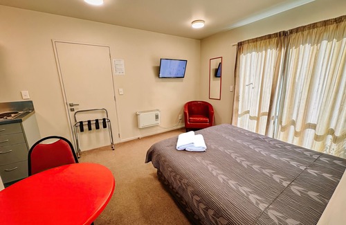 Christchurch City Centre Cabin | Christchurch City Central Queen Studio with Full Kitchen