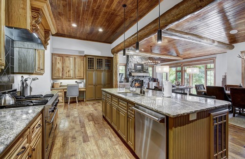 Christie Heights House | Christie Heights Elegant Retreat - Incredible Mountain Home Close to Slopes, Hot Tub, Pool Table