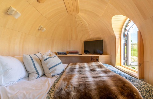 Biddestone Cabin | Christie's Cabin, Euridge - sleeps 2 guests in 1 bedroom