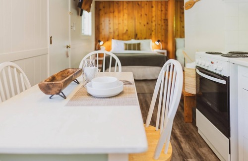 Christina Lake Hotel | Christina Lake Rustic & Roomy, Sleeps 4, Private Terrace -Beaches, Golf, Fishing