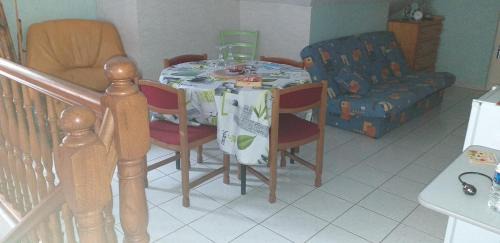Taintrux House | Chticabane