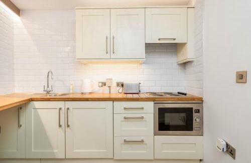 Padfield House | Chunal Apartment Central Glossop