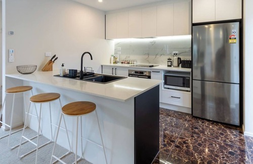 Upper Riccarton House | Church Corner, Parking and Large Living Area