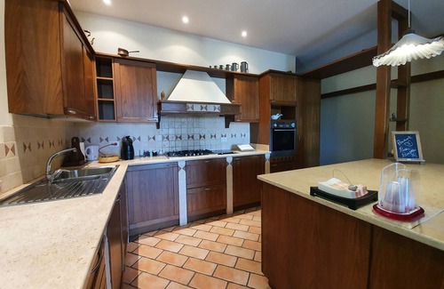 Montegranaro House | Ciarpella house with private pool for up to 11 people a few km from the sea