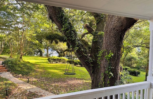 Laurel Cottage | Cici's Guest House Top rated stay in Laurel
