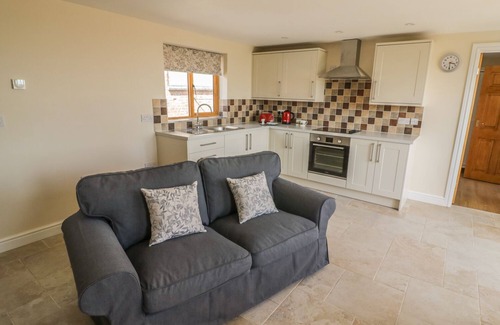 Stratford-upon-Avon Cottage | CIDER COTTAGE, romantic, with a garden in Clifford Chambers