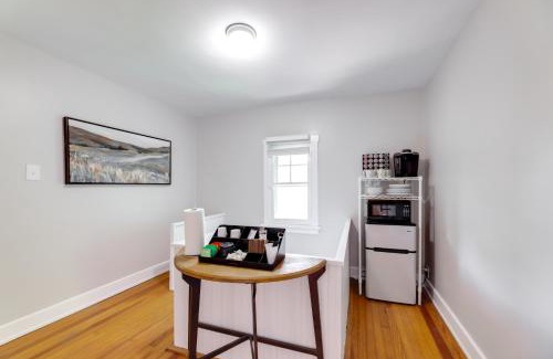 Hyde Park Apartment | Cincinnati Apartment 1 Mi to Hyde Park Square!