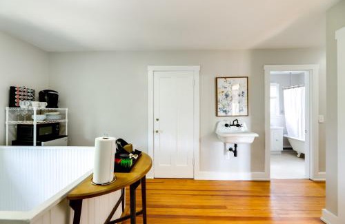Hyde Park Apartment | Cincinnati Apartment 1 Mi to Hyde Park Square!