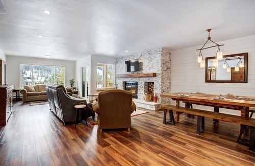 Mountain House Condo | Cinnamon Ridge Après Ski Retreat: Private Hot Tub + Walk to Slopes