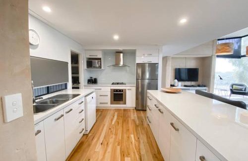Yallingup Siding House | Cinque Stelle · spacious villa private bushland