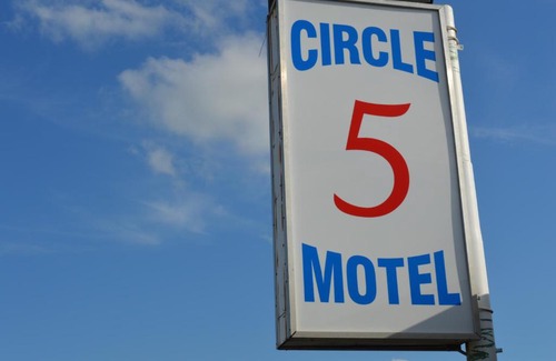 Olds Hotel | Circle 5 Motel
