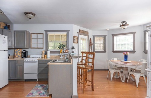 Fredericksburg House | Circle D Guest House | Pet Friendly Country Escape