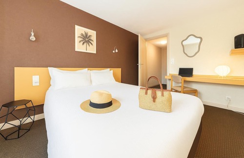 Bourg-en-Bresse Hotel | CITHOTEL LOGIS DE BROU