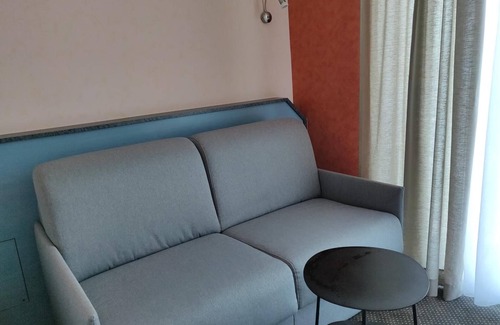 Bourg-en-Bresse Hotel | CITHOTEL LOGIS DE BROU