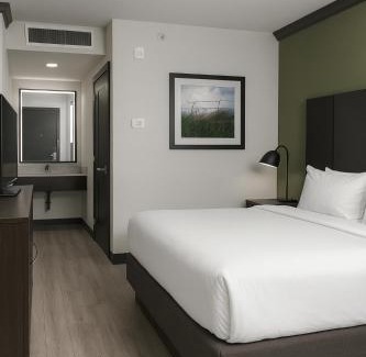 Wheatland Hotel | Citrus Executive Studio Suites OKC Airport