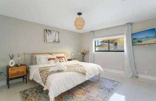 Dania Beach Villa | Citrus+Sunshine/Heated Pool/6 min to Beach/Casino
