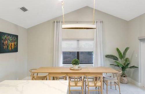 Dania Beach Villa | Citrus+Sunshine/Heated Pool/6 min to Beach/Casino