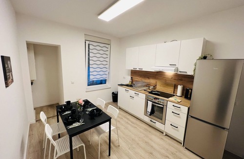 Kernstadt Apartment | City Apartment 3 Bedrooms 8 Beds Kitchen