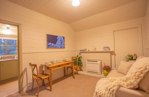 Christchurch Villa | City Break Cottage for couples 27 mins CHC Airport