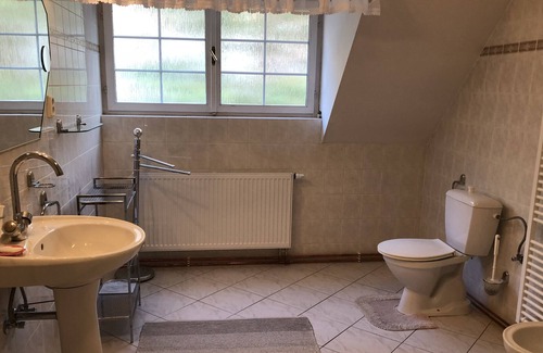 Loket House | City center 3 min, on the river Eger, canoeing, 7 km from Karlovy Vary,