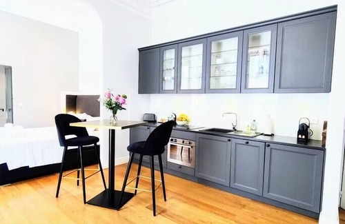 Lepante Quarter Apartment | City Center, chic studio for 2-4, balcony, AC