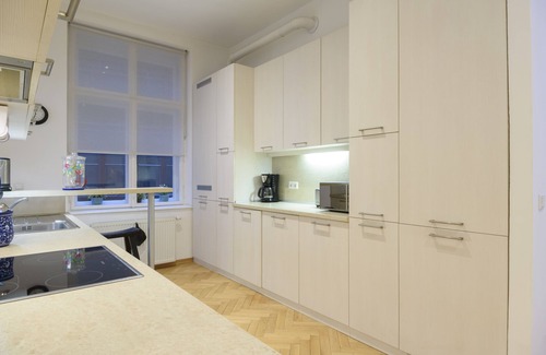Mariahilf Apartment | City center Mariahilf, design 3 bedroom old building jewel