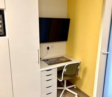 Alt-Wiedikon Apartment | City Center Zurich Downtown Studio with Balcony Erlach - Self Checkin